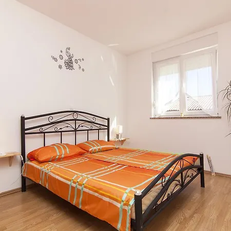 Amella 328 *