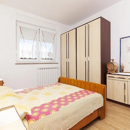 Amella 328 Pula