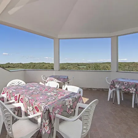 Amella 328 Appartement Pula